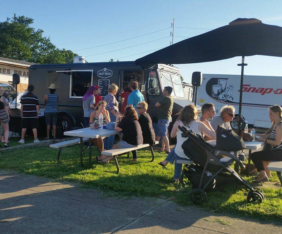 S&S Meat House | restaurant | 1712 E 3rd St, Dayton, OH 45403, USA | 9378023227 OR +1 937-802-3227