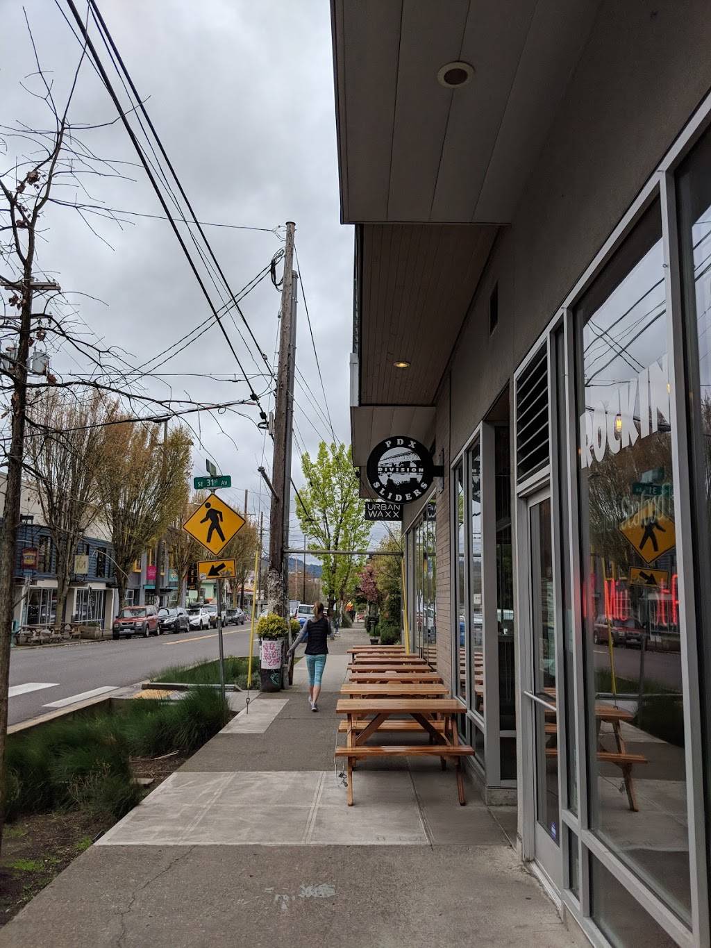 PDX Sliders Division | restaurant | 3101 SE Division St, Portland, OR 97202, USA | 5037195464 OR +1 503-719-5464