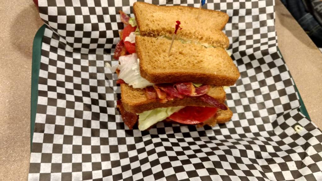 Janets Diner | restaurant | 12805 North St, Dillsboro, IN 47018, USA | 8124325410 OR +1 812-432-5410