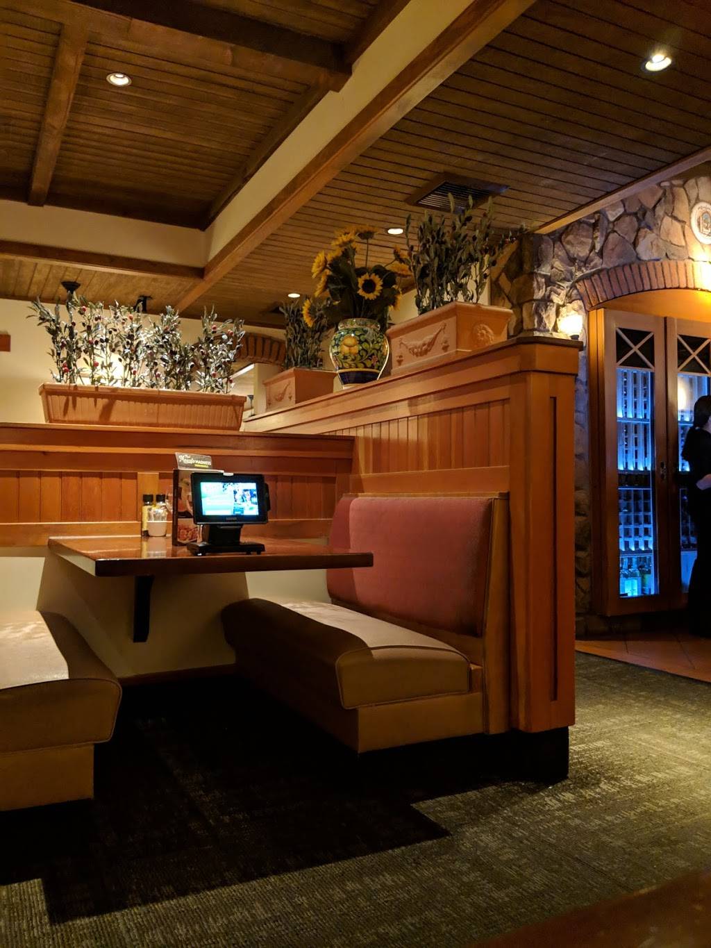 Olive Garden Italian Restaurant | meal takeaway | 2501 W Happy Valley Rd, Phoenix, AZ 85085, USA | 6234344664 OR +1 623-434-4664