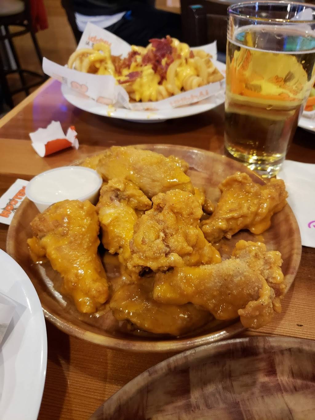 Hooters | restaurant | 291 Boston Turnpike, Shrewsbury, MA 01545, USA | 5087558700 OR +1 508-755-8700