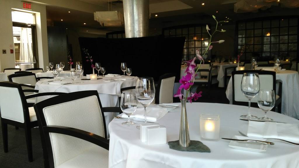 LIV Restaurant | restaurant | 253 Taylor Rd, Niagara-on-the-Lake, ON L0S 1J0, Canada | 9056882550 OR +1 905-688-2550