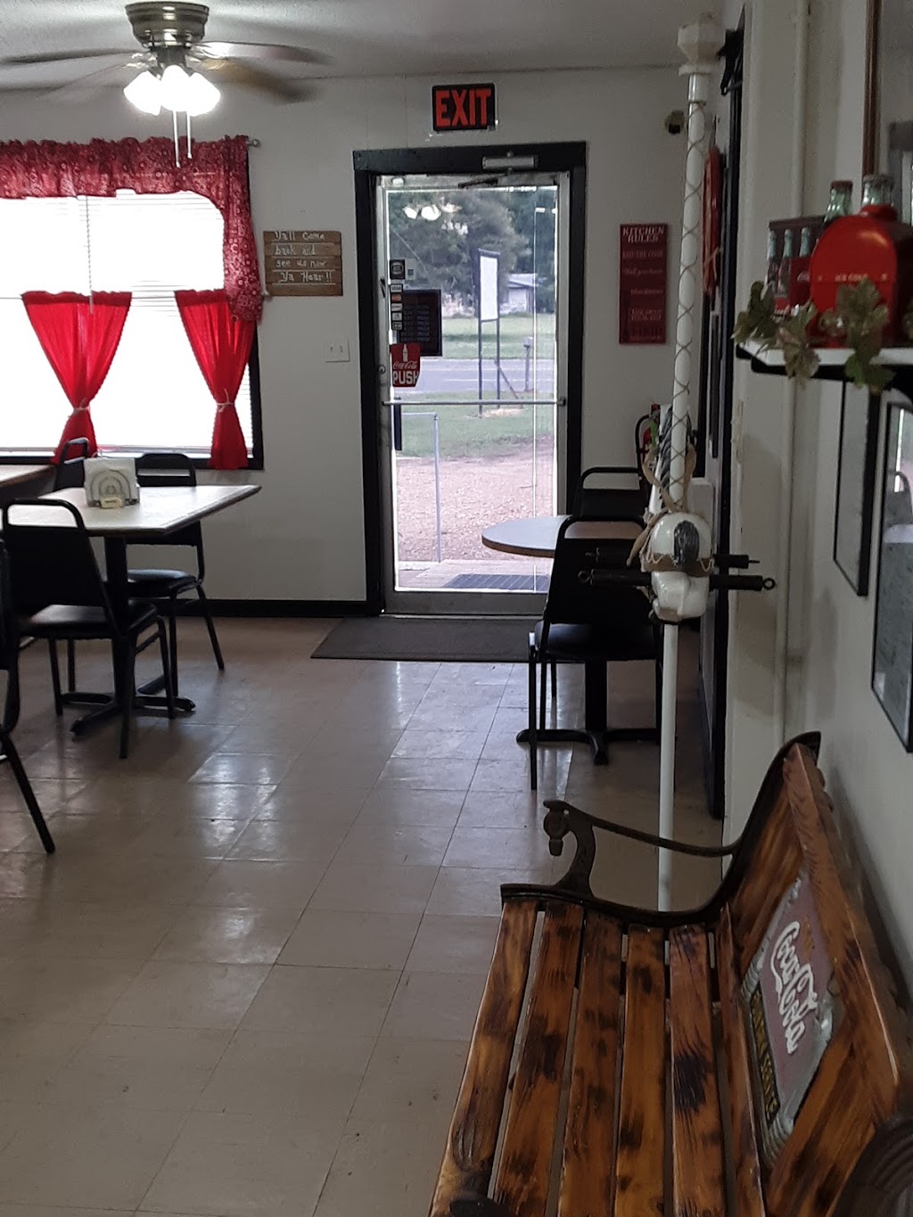 Frankies | restaurant | 9488 Natchez St, Wisner, LA 71378, USA | 3187243606 OR +1 318-724-3606