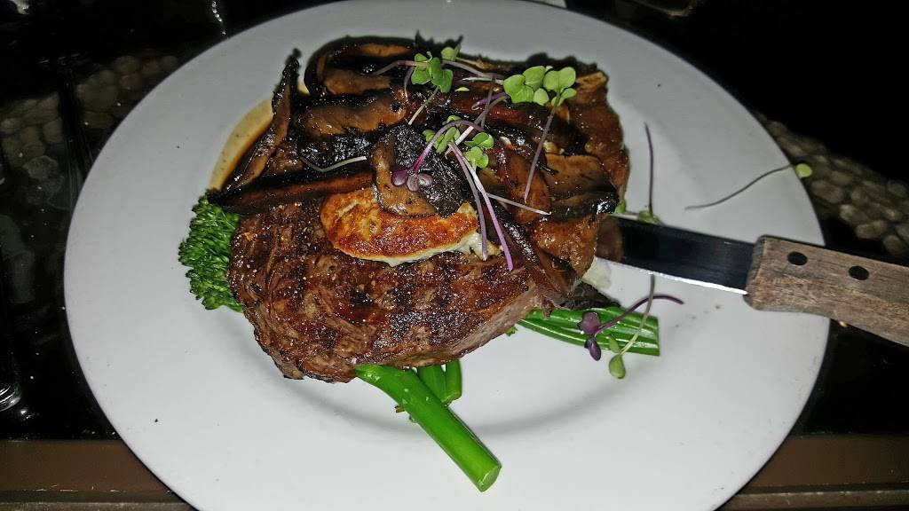 Rumrunners | restaurant | 5848 Cape Harbour Dr, Cape Coral, FL 33914, USA | 2395420200 OR +1 239-542-0200