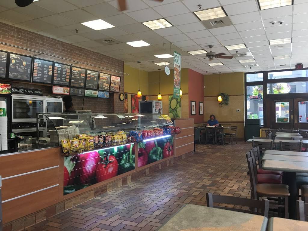 Subway | meal takeaway | 530 Church St Suite 100, Nashville, TN 37219, USA | 6152566138 OR +1 615-256-6138