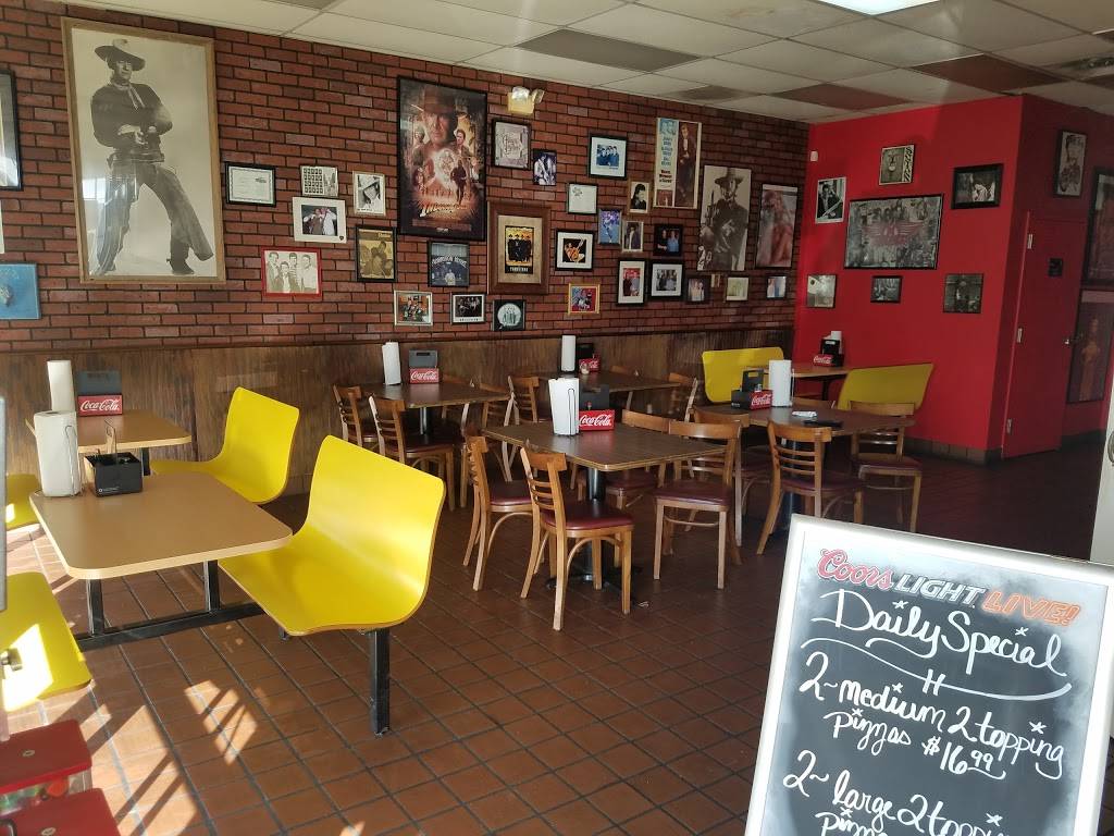 Rockos Pizza | restaurant | 614 W Moore Ave #100, Terrell, TX 75160, USA | 9725637625 OR +1 972-563-7625