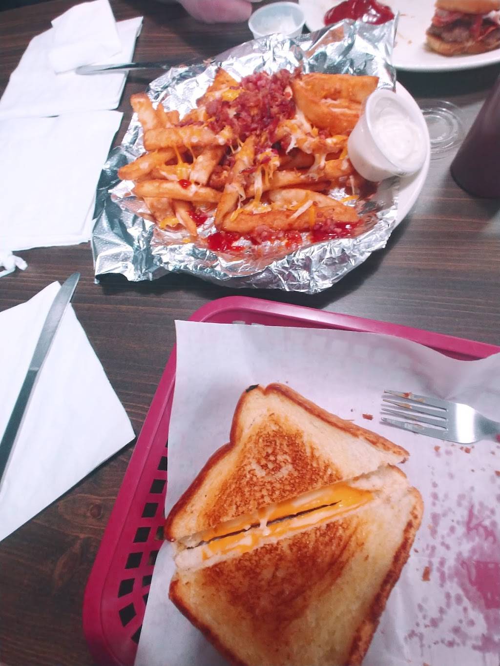 Shimas Family Restaurant | restaurant | 505 1st Ave S, Nitro, WV 25143, USA | 3047226732 OR +1 304-722-6732