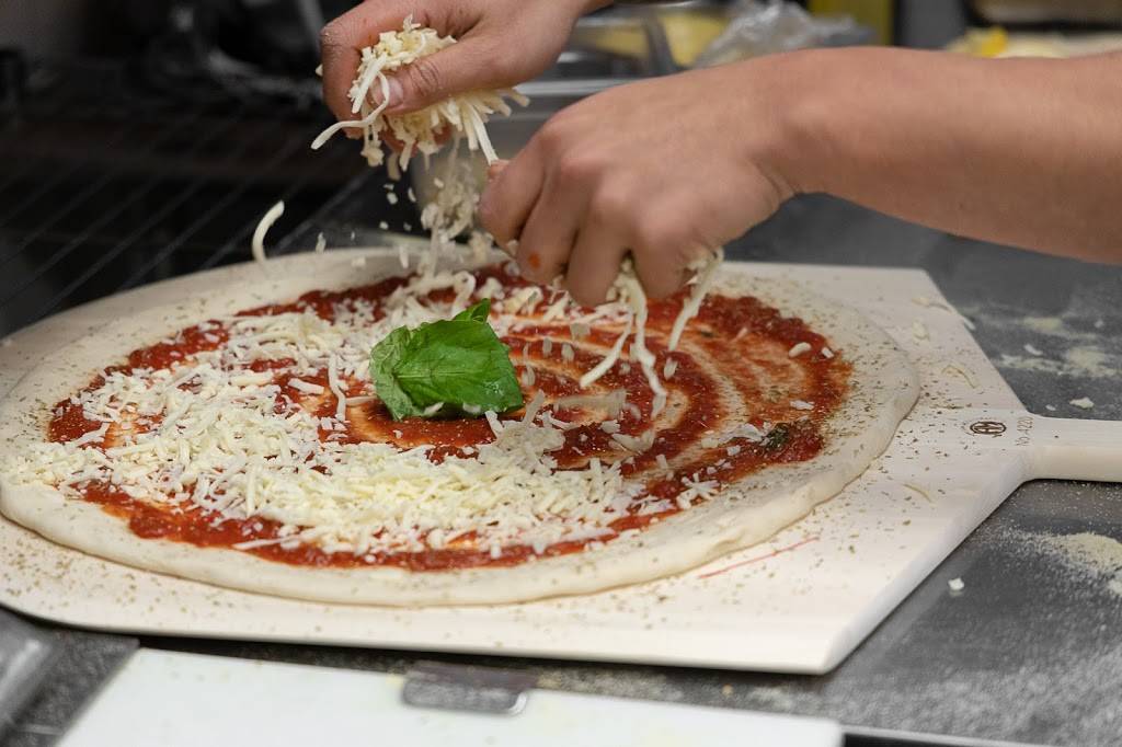 Slice & Company | restaurant | 207 Main St, East Greenwich, RI 02818, USA | 4018851117 OR +1 401-885-1117