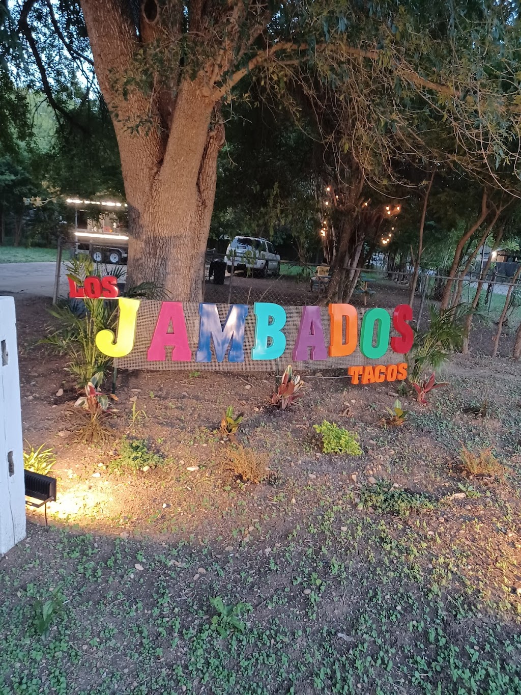 Los Jambados Tacos | restaurant | 302 Linda Dr, San Marcos, TX 78666, USA | 4243124385 OR +1 424-312-4385