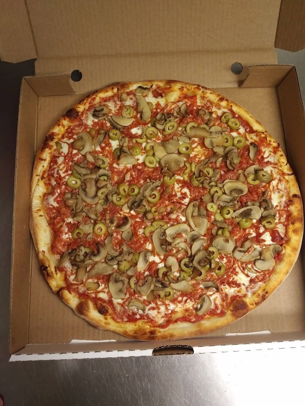 Bulls Eye Pizza East | restaurant | 214 Lauzon Rd, Windsor, ON N8S 3L6, Canada | 5199441221 OR +1 519-944-1221