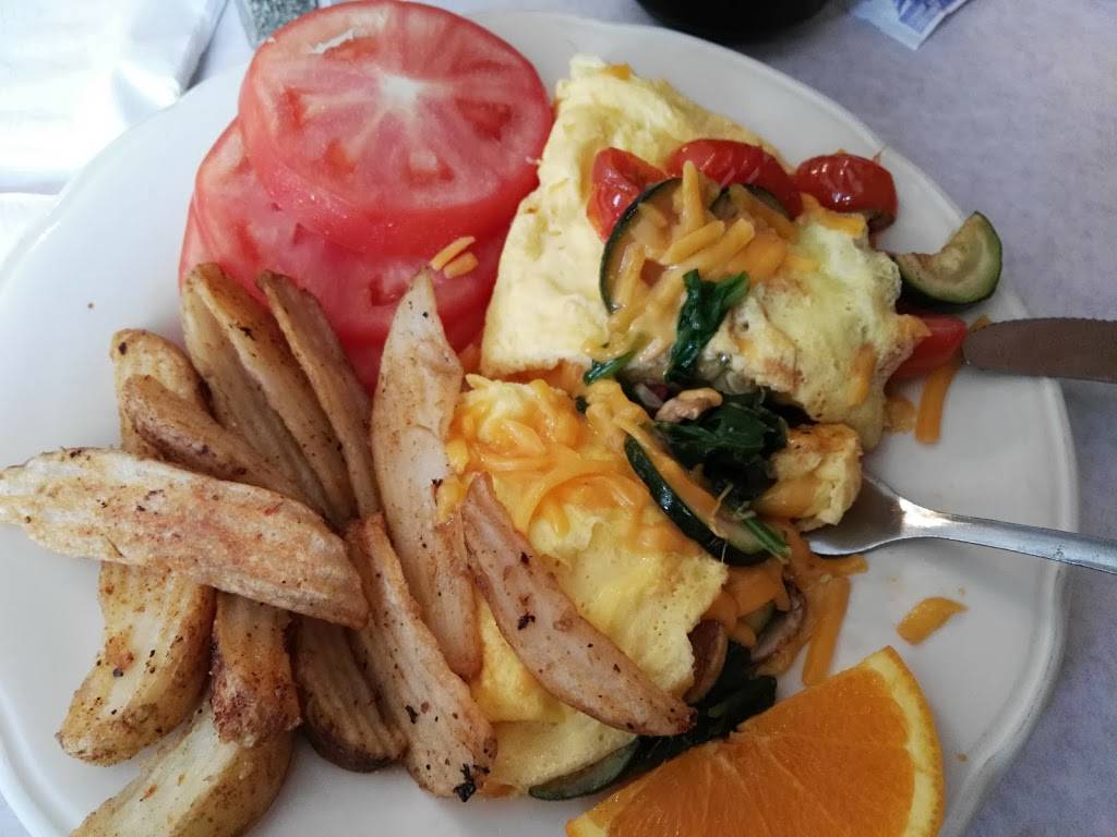 Cheesers Palace Cafe | cafe | 707 W Montrose St, Clermont, FL 34711, USA | 3524049431 OR +1 352-404-9431