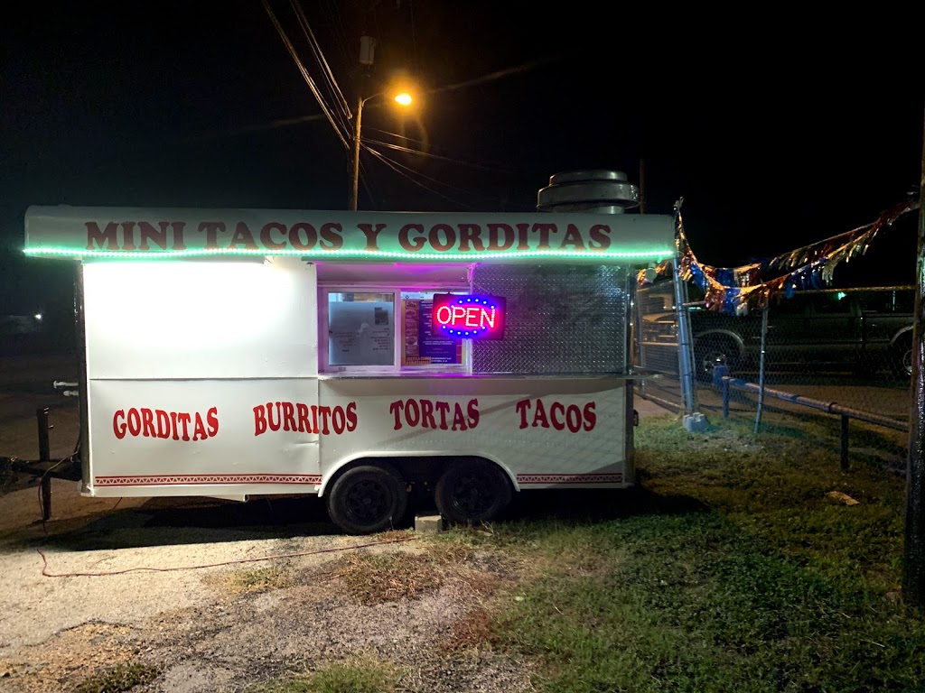 Mini Tacos Los Dos Hermanos Food Truck | restaurant | 6214 Randolph Blvd, San Antonio, TX 78233, USA | 2108109978 OR +1 210-810-9978