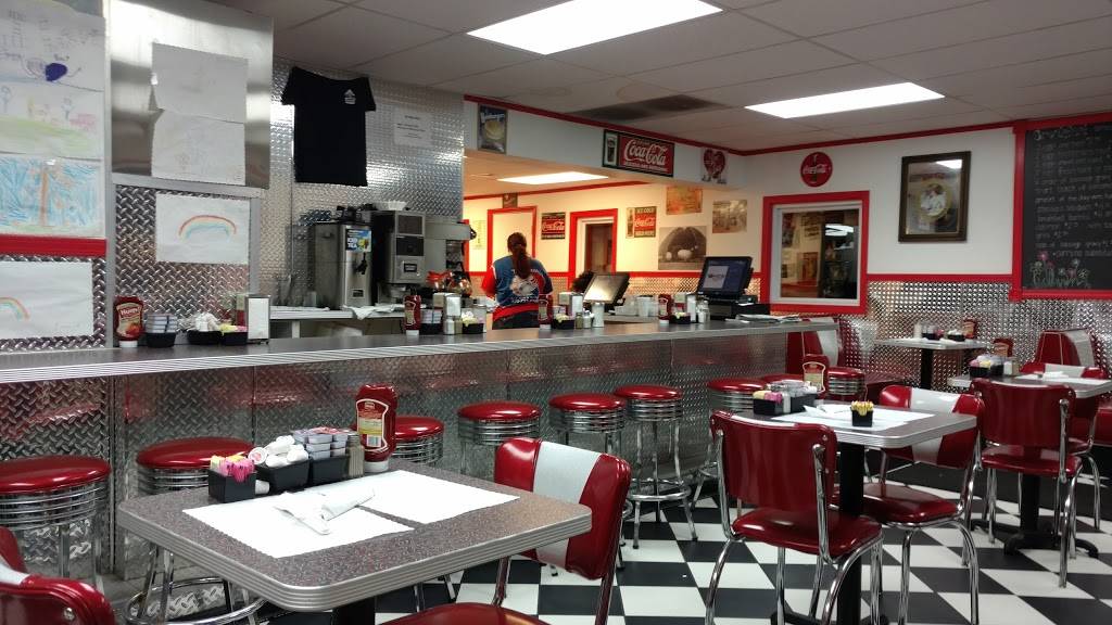 The Lamp Post | restaurant | 2146 E Market St, Akron, OH 44312, USA | 3307335308 OR +1 330-733-5308