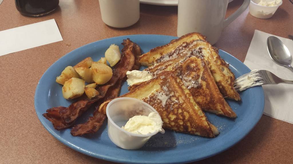 Hurricanes Cafe & Deli | cafe | 682 US-202, Greene, ME 04236, USA | 2079463354 OR +1 207-946-3354