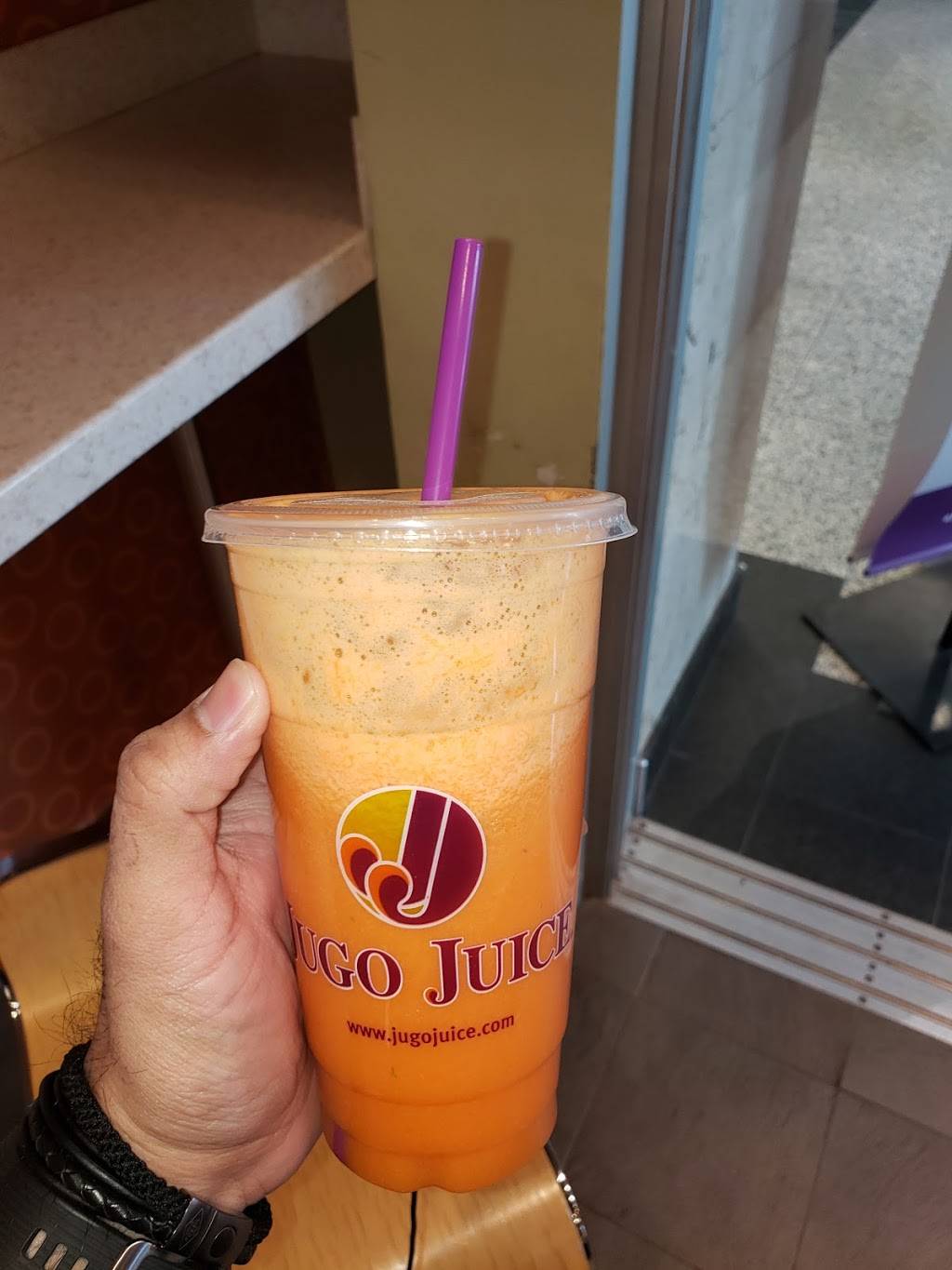 Jugo Juice | restaurant | 3300 Bloor St W Unit 100, Etobicoke, ON M8X 2X3, Canada | 6479665846 OR +1 647-966-5846