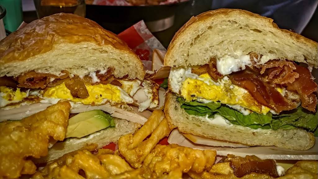 Bandito Barneys Beach Club | restaurant | 10 N River St, East Dundee, IL 60118, USA | 8474267300 OR +1 847-426-7300