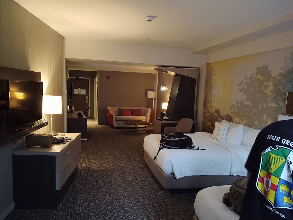 Green Roof Lounge | restaurant | 305 Jackson Ave E, Oxford, MS 38655, USA | 6626386017 OR +1 662-638-6017