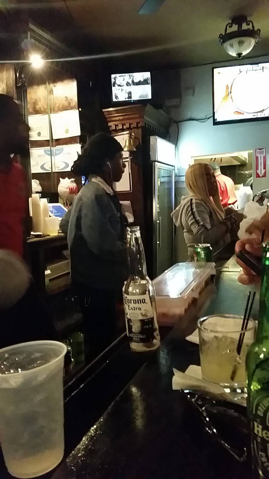 Tashias Cocktails and Cuisine | restaurant | 1641 W Hunting Park Ave, Philadelphia, PA 19140, USA | 2152282201 OR +1 215-228-2201