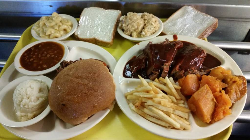 Two Podners Bar-B-Que & Seafood | restaurant | 1441 Robert B Cullum Blvd, Dallas, TX 75210, USA | 2144215387 OR +1 214-421-5387