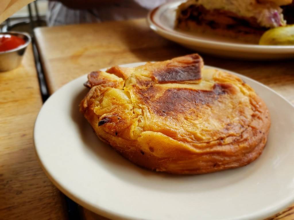 Celebrity Delly | meal takeaway | 7263A Arlington Blvd, Falls Church, VA 22042, USA | 7035739002 OR +1 703-573-9002