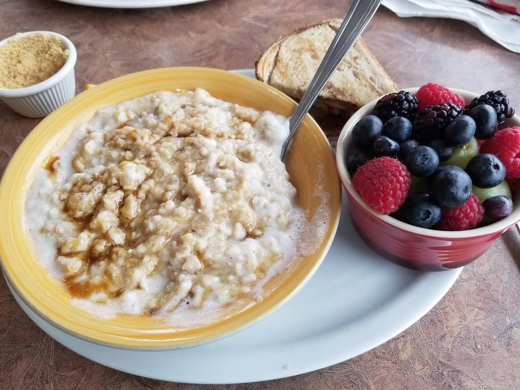 Donnellys | restaurant | 17915 Leslie St, Newmarket, ON L3Y 3E3, Canada | 9052355544 OR +1 905-235-5544