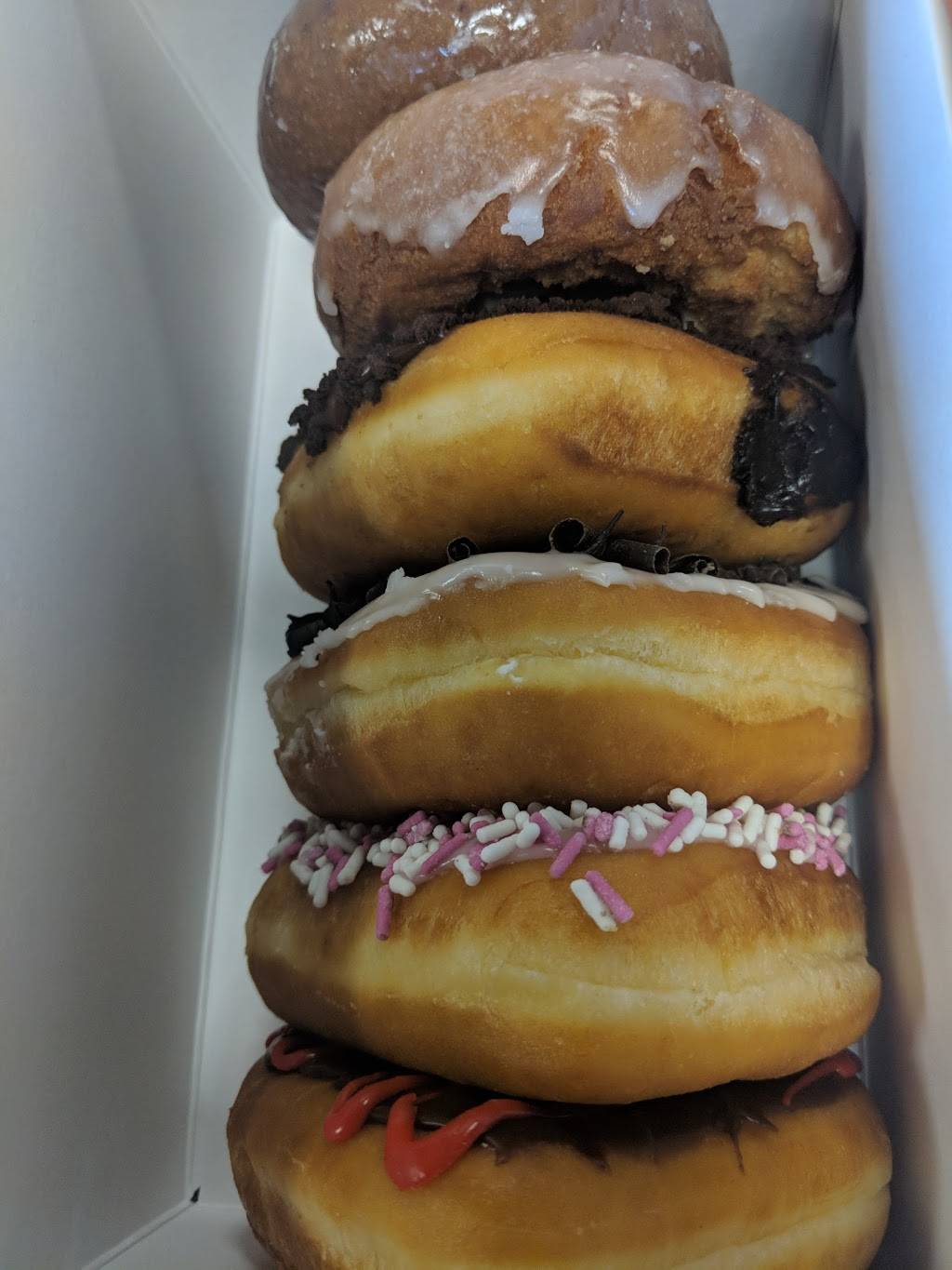 Dunkin | bakery | 5 Stonebridge Blvd, Jackson, TN 38305, USA | 7313003800 OR +1 731-300-3800