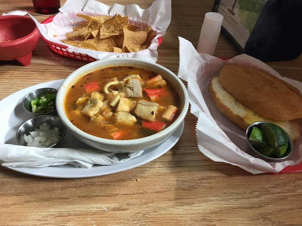 Taqueria Daysis Y Mariscos | restaurant | 101 5th St, Winfield, TX 75493, USA | 9035242404 OR +1 903-524-2404