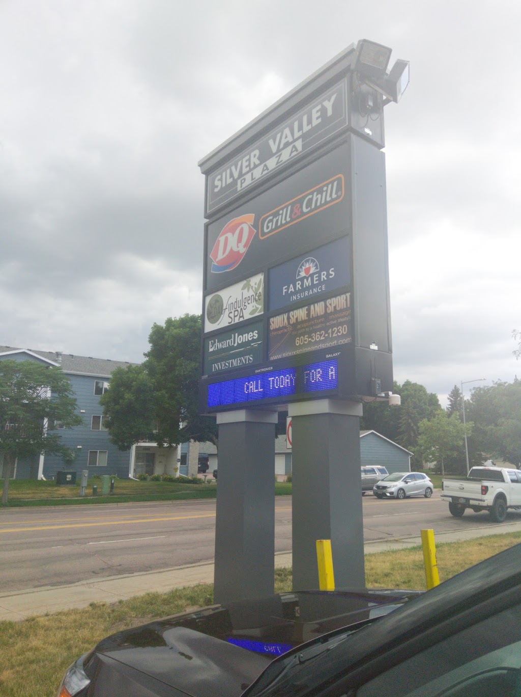 Dairy Queen Grill & Chill | restaurant | 5420 W 26th St, Sioux Falls, SD 57106, USA | 6053615192 OR +1 605-361-5192