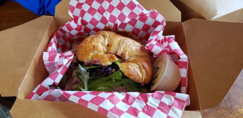 Ate-o-six Provisions | restaurant | 105 US-281, Johnson City, TX 78636, USA | 8302254345 OR +1 830-225-4345