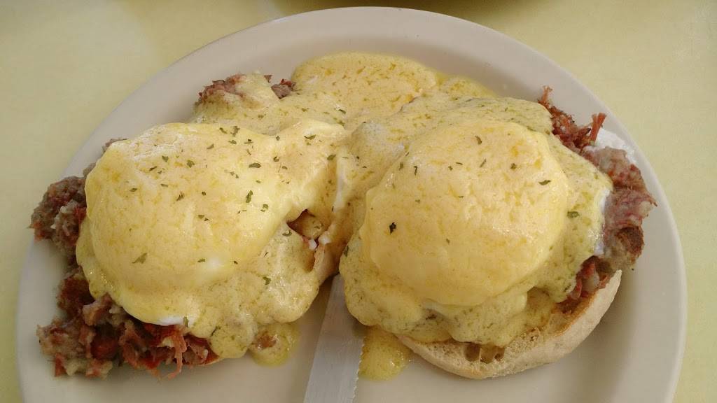 The Looking Glass Café | restaurant | 56 South St, Wrentham, MA 02093, USA | 5083842820 OR +1 508-384-2820