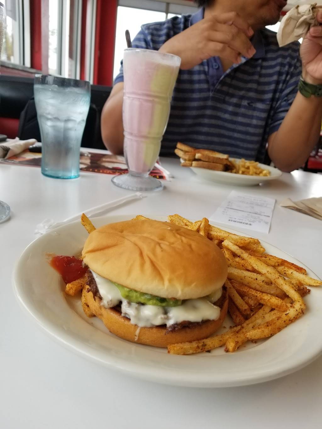 Steak n Shake | restaurant | 15125 Montfort Dr, Dallas, TX 75248, USA | 9727884103 OR +1 972-788-4103
