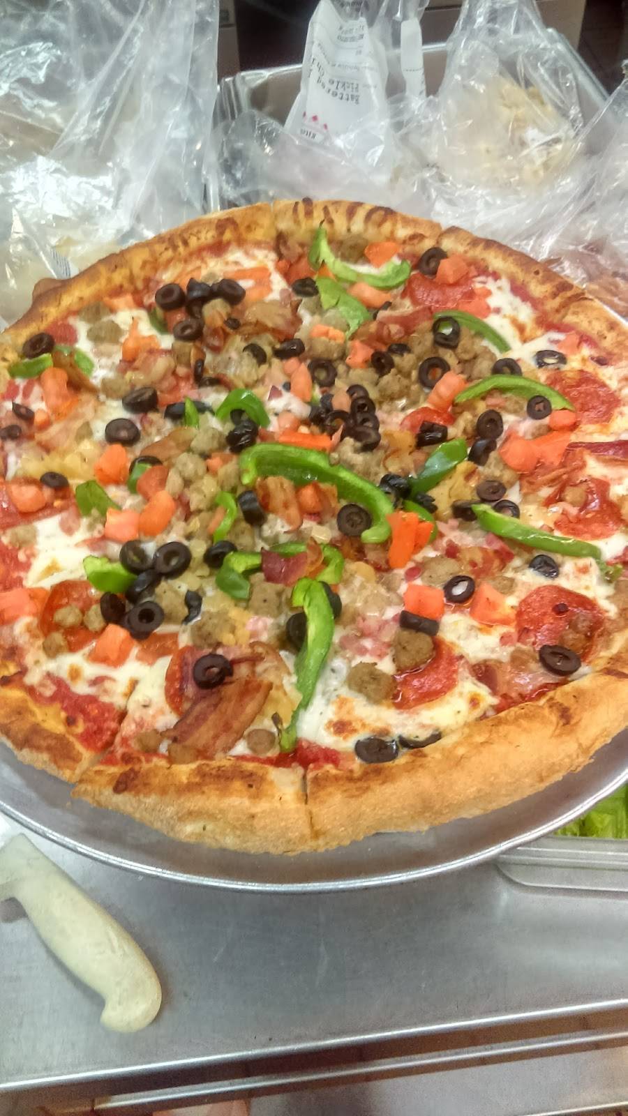 The Roadhouse | restaurant | Bldg. 3542, E St, MCAS Cherry Point, NC 28533, USA | 2524665555 OR +1 252-466-5555