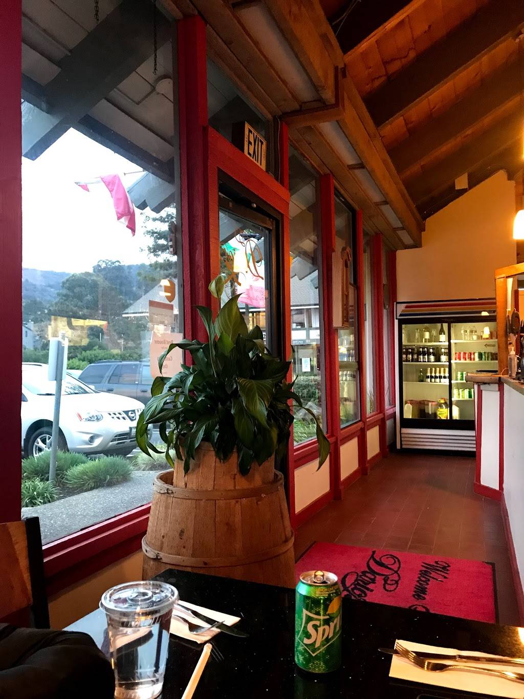 Darios Restaurant | restaurant | 2829 Bridgeway, Sausalito, CA 94965, USA | 4153326636 OR +1 415-332-6636