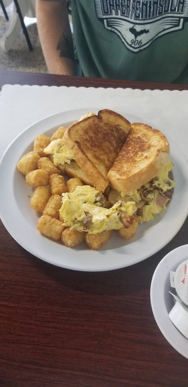 Cs Waffles - Titusville | restaurant | 125 Broad St, Titusville, FL 32796, USA | 3866909998 OR +1 386-690-9998