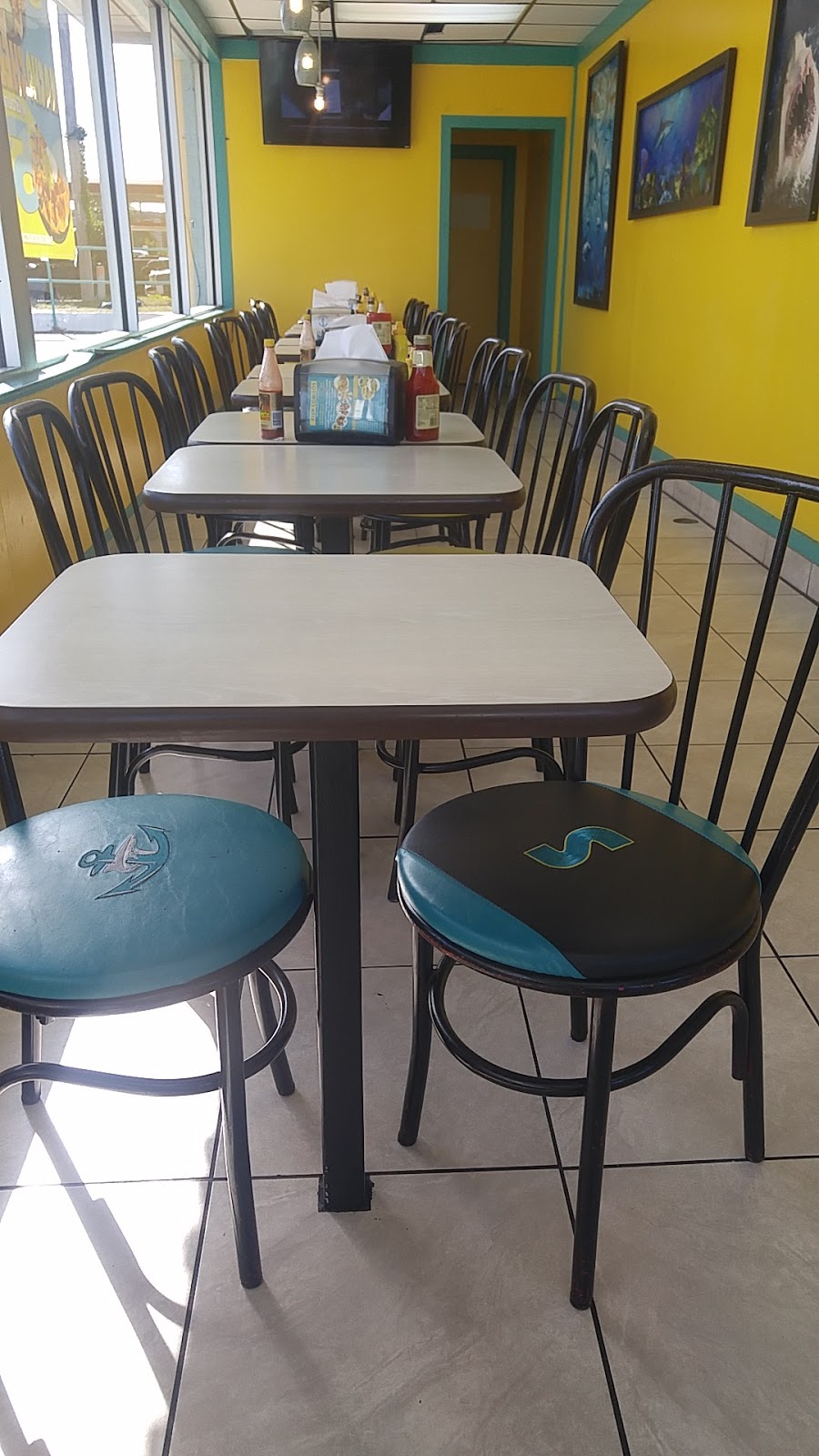 Sharks Fish & Chicken Roosevelt | restaurant | 500 W Roosevelt Rd, Little Rock, AR 72206, USA | 5013721311 OR +1 501-372-1311