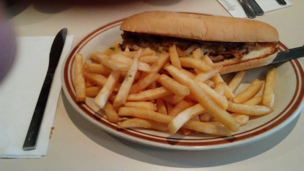 Halls State St Prime Rib | restaurant | 2005 E State Blvd, Fort Wayne, IN 46805, USA | 2604830597 OR +1 260-483-0597