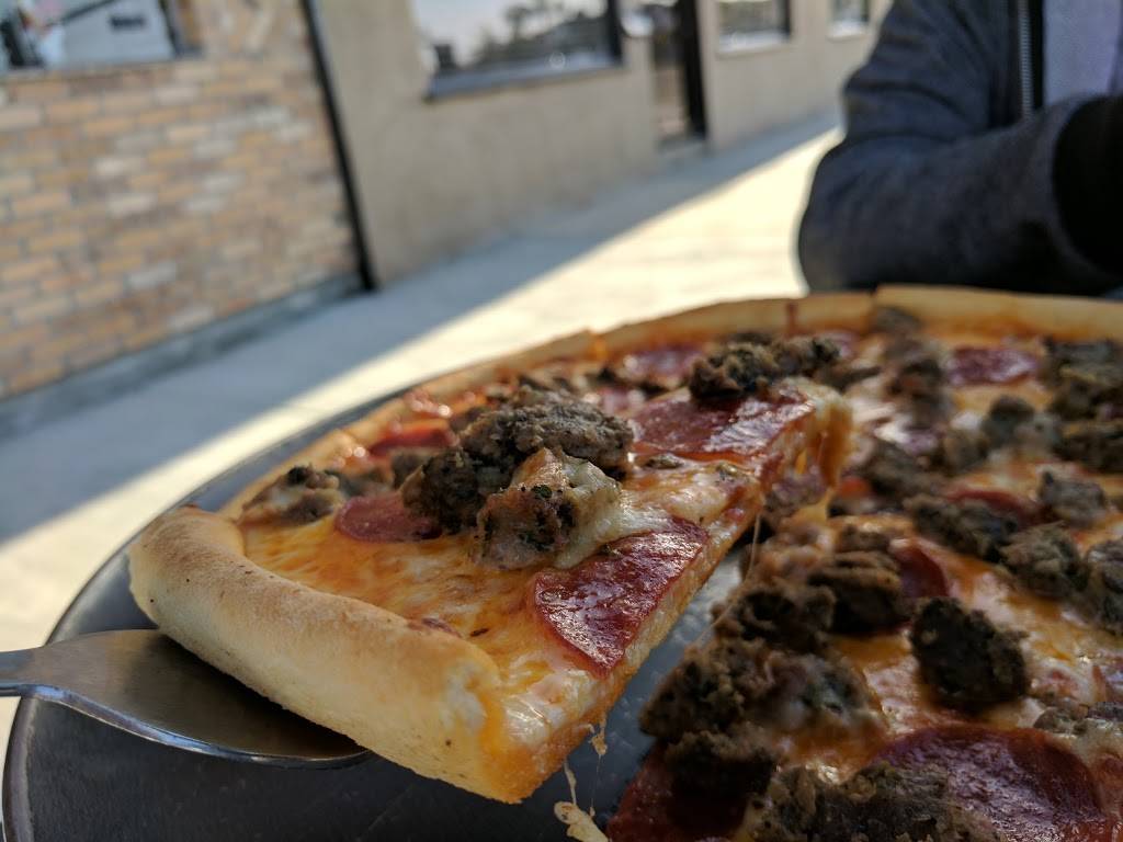 Sabatinos Sausage Deli & Pizza Co | restaurant | 406 32nd St, Newport Beach, CA 92663, USA | 9497231930 OR +1 949-723-1930