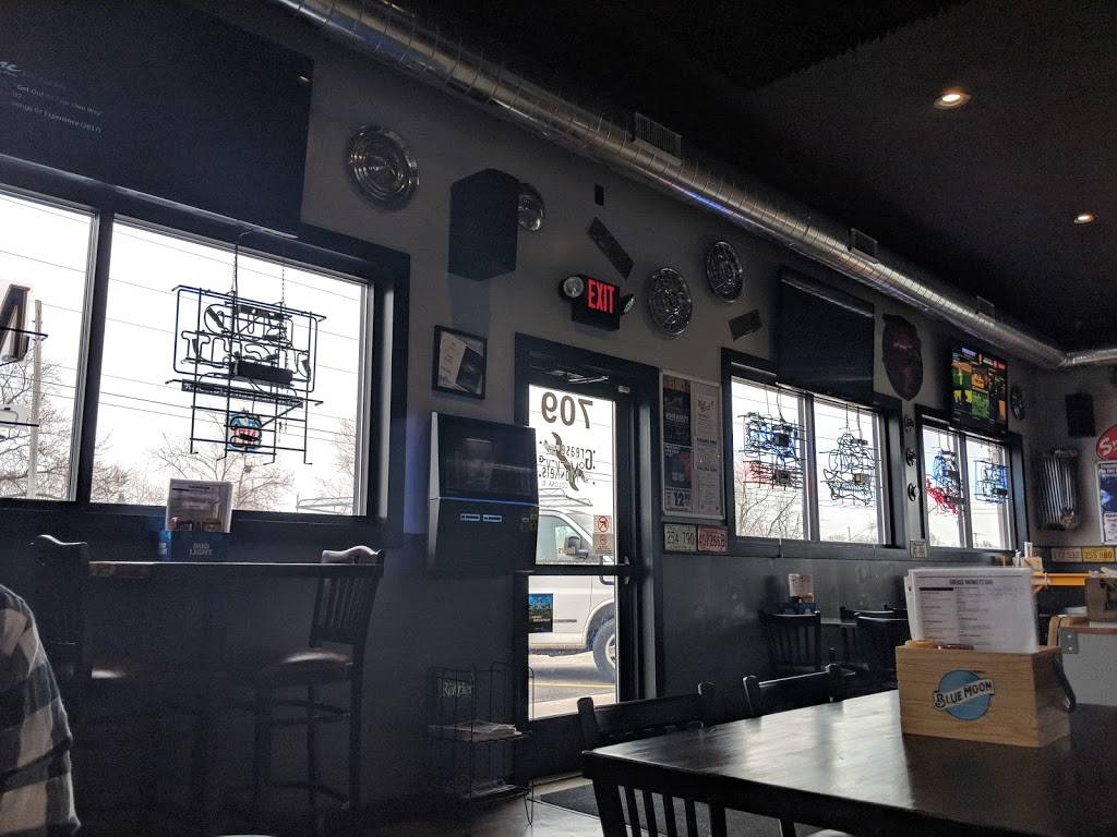 Grease Monkeys Sports Bar And Grill | restaurant | 709 1st St, Colona, IL 61241, USA | 3092811887 OR +1 309-281-1887