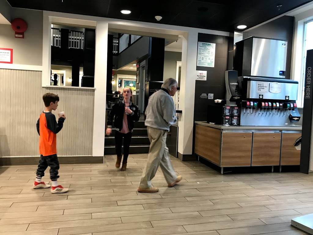 McDonalds | cafe | 2045 Jericho Turnpike, New Hyde Park, NY 11040, USA | 5164881950 OR +1 516-488-1950