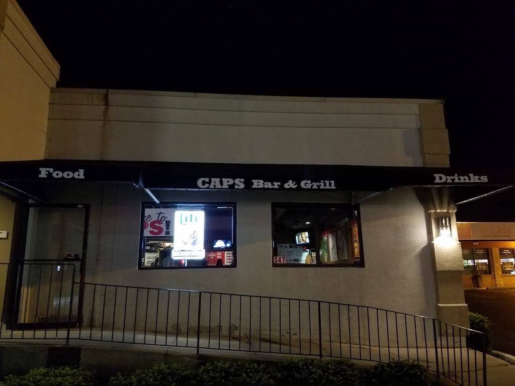 Caps Sports Bar & Grill | restaurant | 347 St Charles Rd, Villa Park, IL 60181, USA | 6302790005 OR +1 630-279-0005