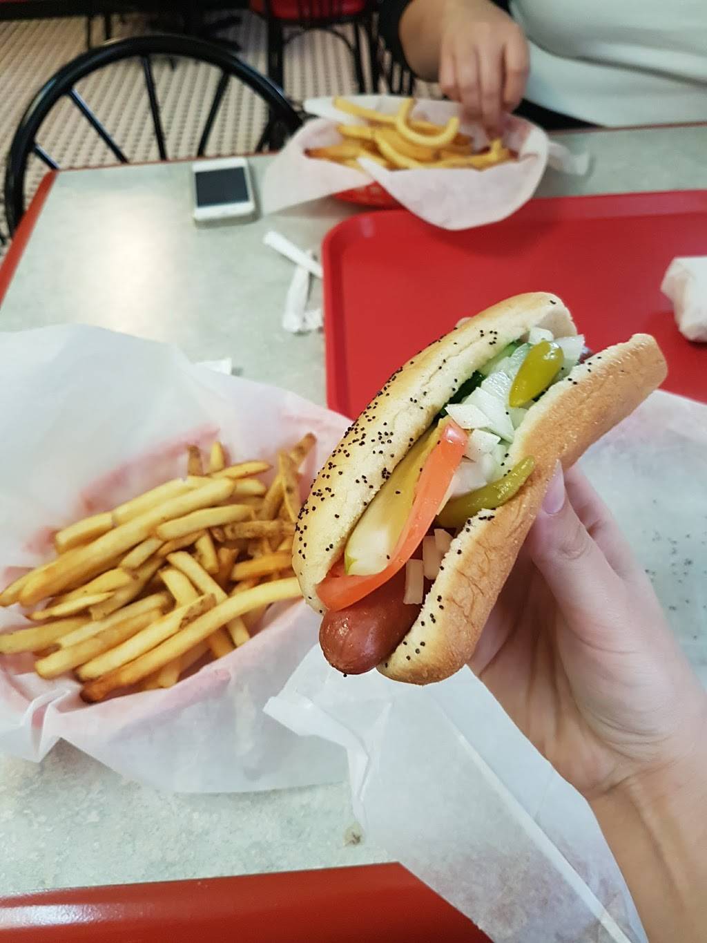 Daves Dawgs | restaurant | 531 Bedford Rd, Morris, IL 60450, USA | 8159414141 OR +1 815-941-4141