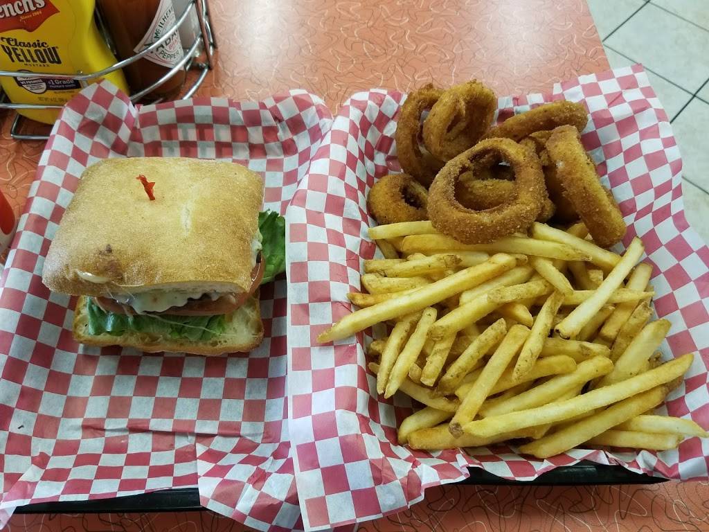 Phyllis Giant Burgers | restaurant | 1774 Piner Rd, Santa Rosa, CA 95403, USA | 7075210890 OR +1 707-521-0890