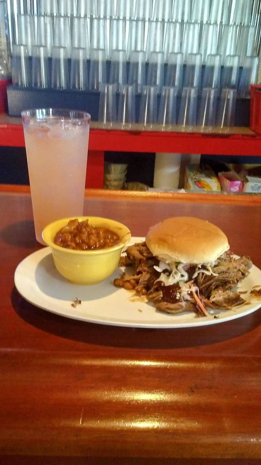 Red, White & Blue, BBQ & Fish | restaurant | 105 E Franklin Ave, Sesser, IL 62884, USA | 6186256227 OR +1 618-625-6227