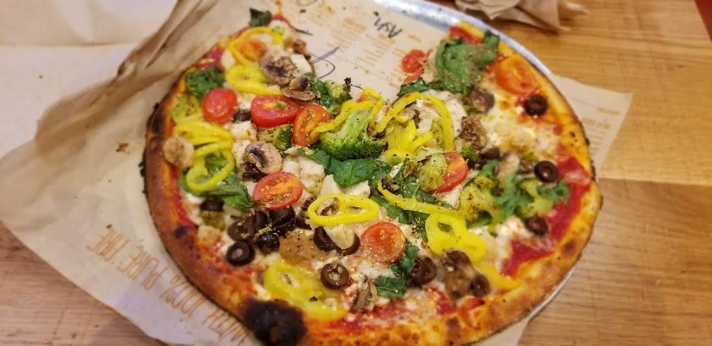 Blaze Pizza | restaurant | 511 S State St, Chicago, IL 60605, USA | 3126839092 OR +1 312-683-9092