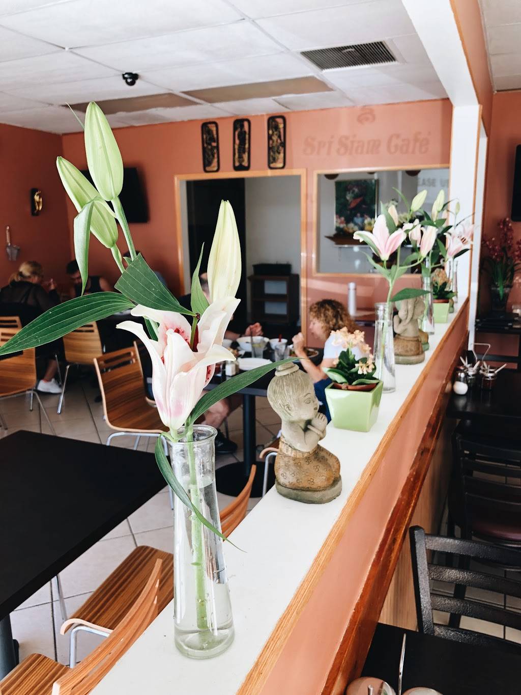 Sri Siam Cafe | restaurant | 12843 Vanowen St, North Hollywood, CA 91605, USA | 8189826262 OR +1 818-982-6262