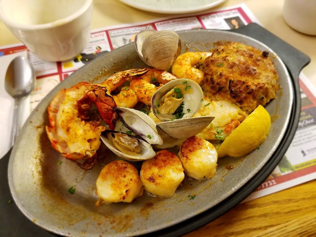 Crossroads Family Restaurant | restaurant | 4643 Pottsville Pike, Reading, PA 19605, USA | 6109269002 OR +1 610-926-9002