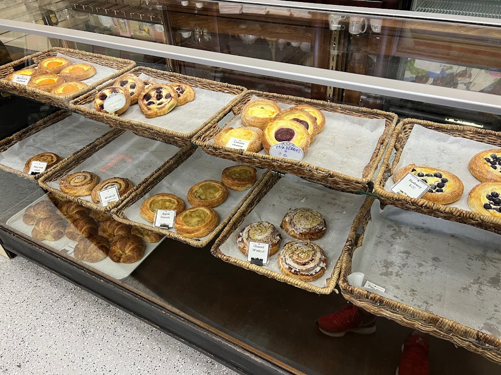 Le Patissiér | bakery | 956 NW Circle Blvd, Corvallis, OR 97330, USA | 5417521785 OR +1 541-752-1785