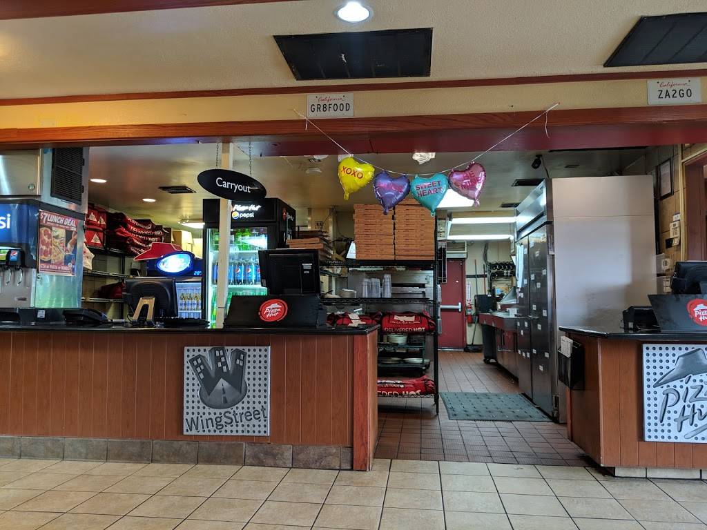 Pizza Hut | restaurant | 31736 Casino Dr, Lake Elsinore, CA 92530, USA | 9516746825 OR +1 951-674-6825