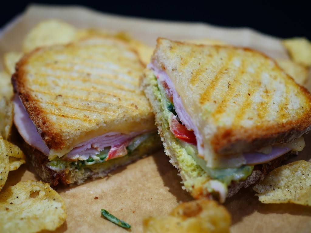 Grindbreak Cafe | cafe | 114 1st St E, Humble, TX 77338, USA | 2819135045 OR +1 281-913-5045