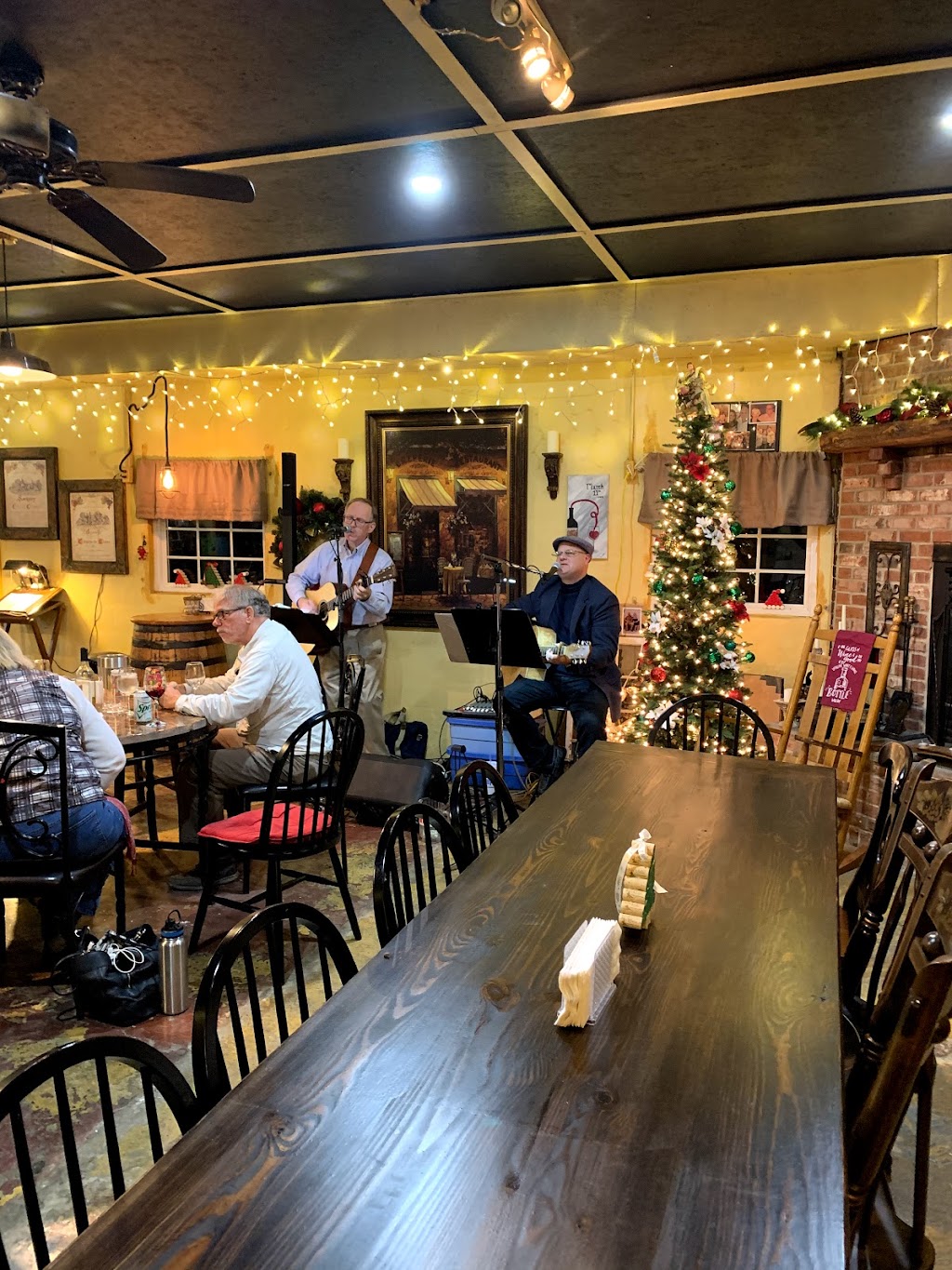 12 Mile Creek Winery | restaurant | 11093 Flagg Springs Pike, California, KY 41007, USA | 8593910144 OR +1 859-391-0144